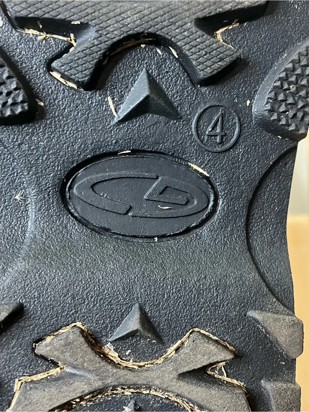 Kids black snow boots size 4 youth